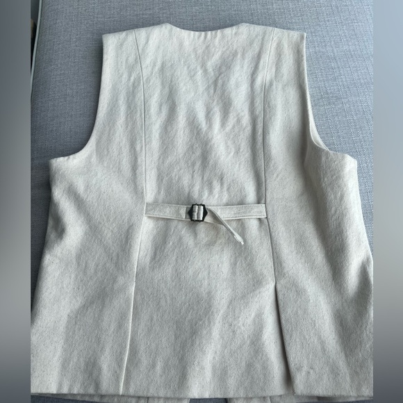 Still Here Ludlow Vest - Picture 9 of 9